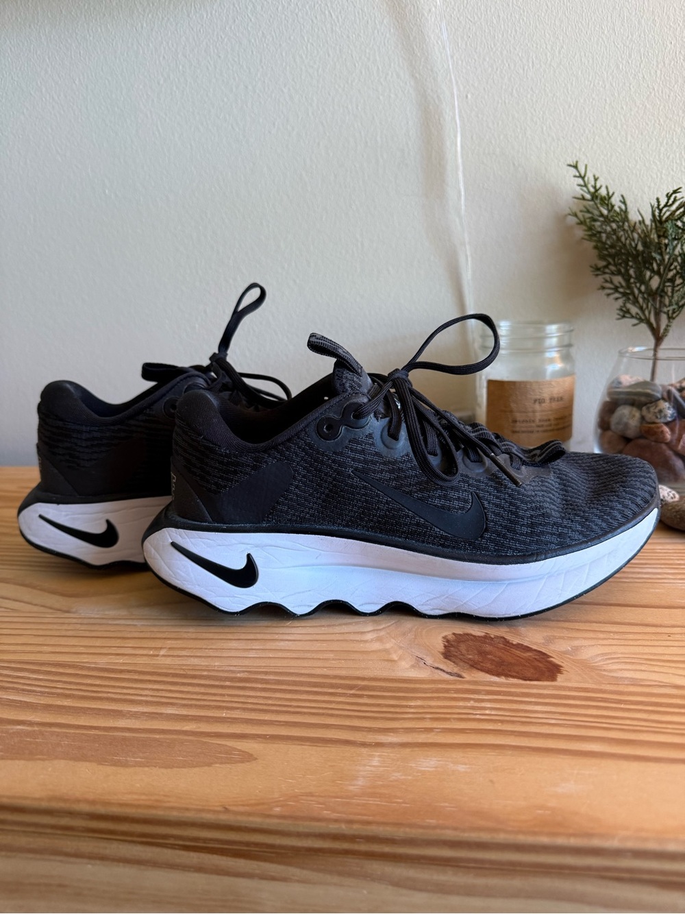 Nike - Picture 4 of 6
